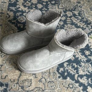 Lands end Cozy Gray Shearling Boots size 11